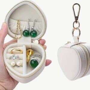 Heart-Shaped Cream Jewelry Box Key Chain